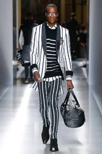 Look 15